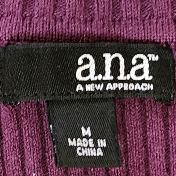 Vintage a.n.a Women's Ribbed V-Neck Sweater in Purple - Picture 2 of 3